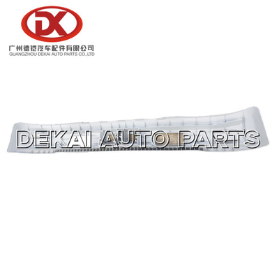 ISUZU 700P 4HK1 NPRのフロント・バンパ8974056341 8974056270 8 97405634 1