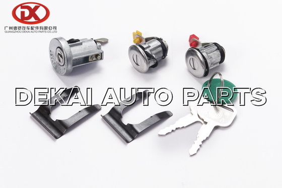 WW100002 ISUZUの身体部分のドア ロックは9-297035293-0 8-97035293-0を置いた