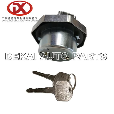 A-092 700P ISUZUのトラックはBOGDANの燃料タンクカバー8981460100を分ける