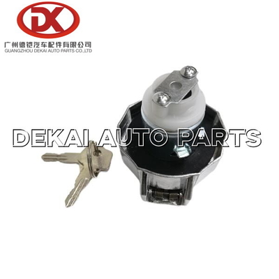 NHKR ISUZUのトラックの部品は燃料タンクの帽子8970956862 8979948211に金属をかぶせる