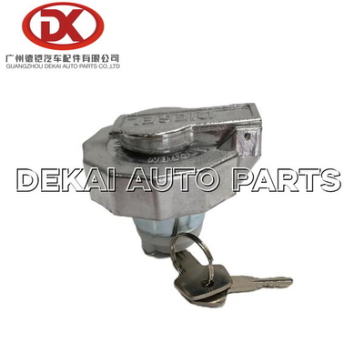 NHKR ISUZUのトラックの部品は燃料タンクの帽子8970956862 8979948211に金属をかぶせる